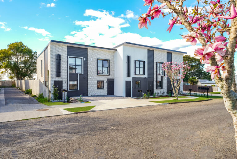 Wilmshurst Terraces 8 DSC02423