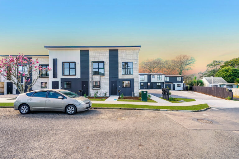 Wilmshurst Terraces 5 DSC02438