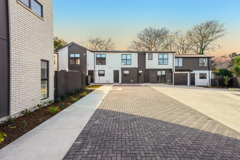 Wilmshurst Terraces 3 DSC02453